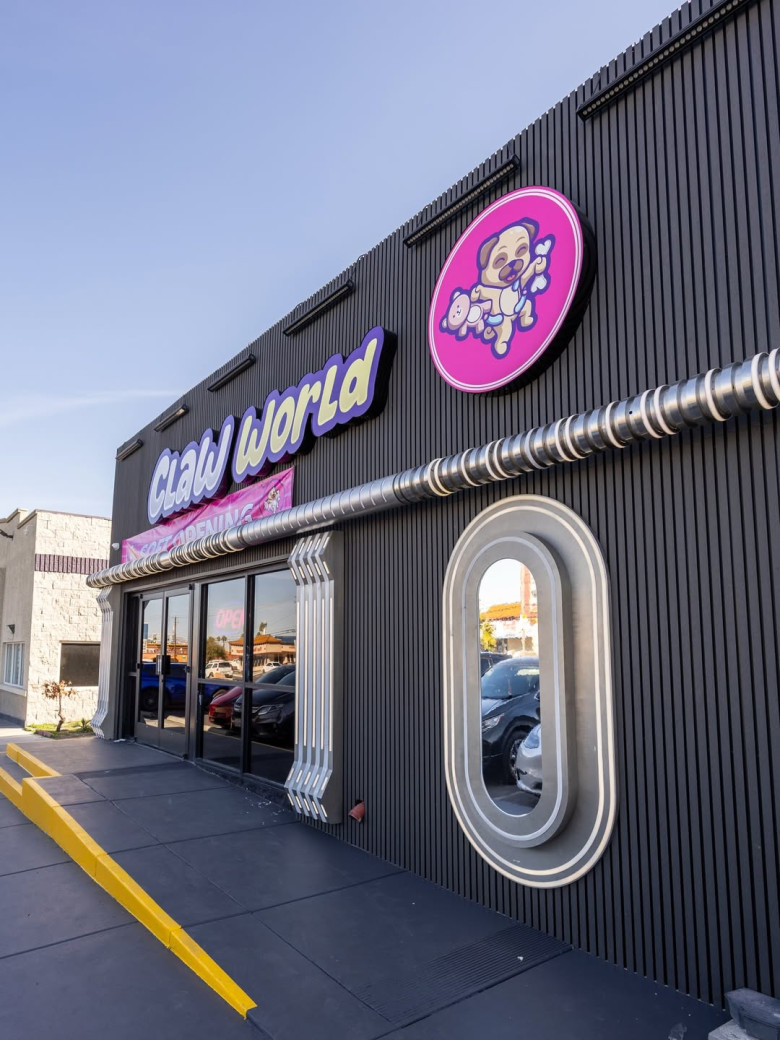 Claw World Chinatown Opens in Vegas Spring Mountain Corridor